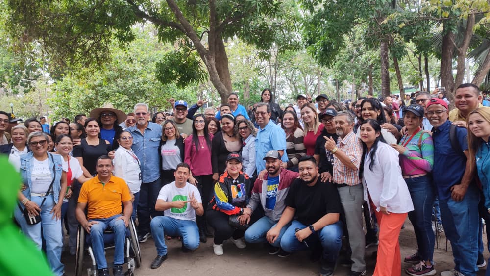 ¡Profesionales unidos por la Paz y la Patria!