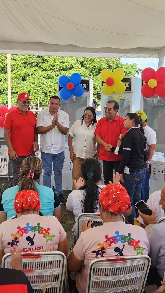 Entrega de Insumos a Escuelas (8)