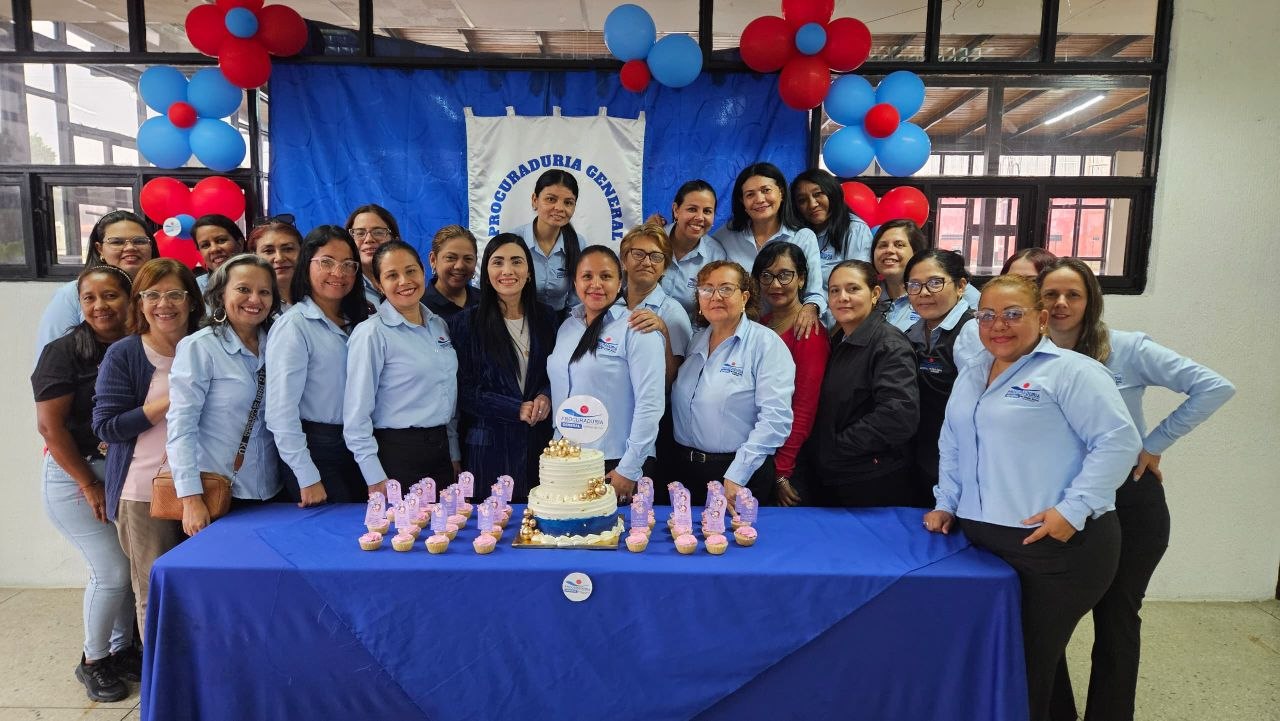 Homenaje al compromiso de la Familia Procuradora